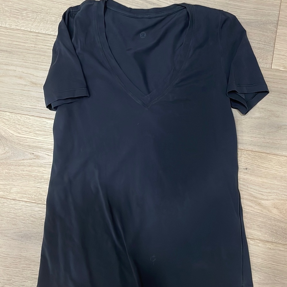 Lululemon love tee v neck size 8